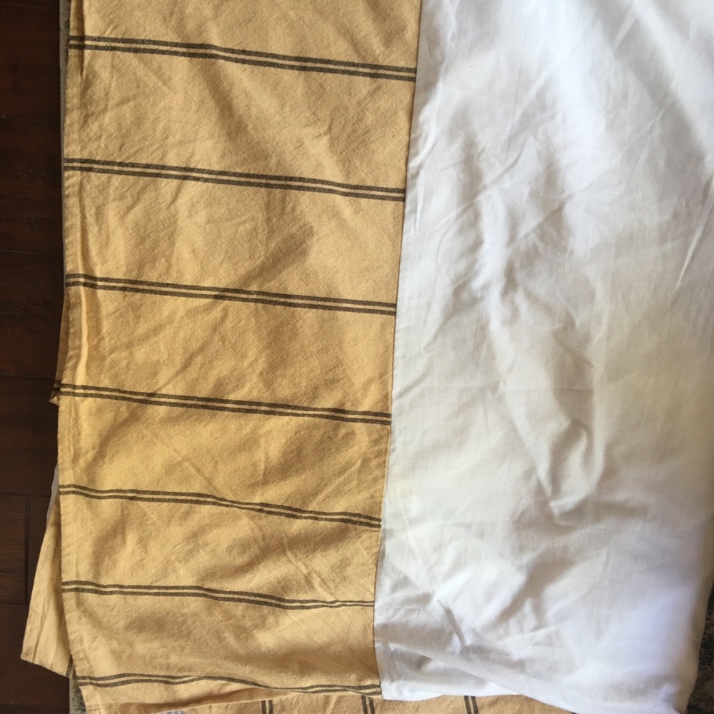 Chaps bedskirt
